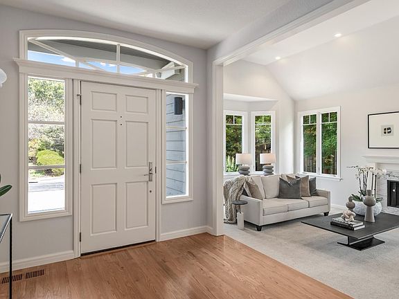3rd image of 15 Oak Hollow Way