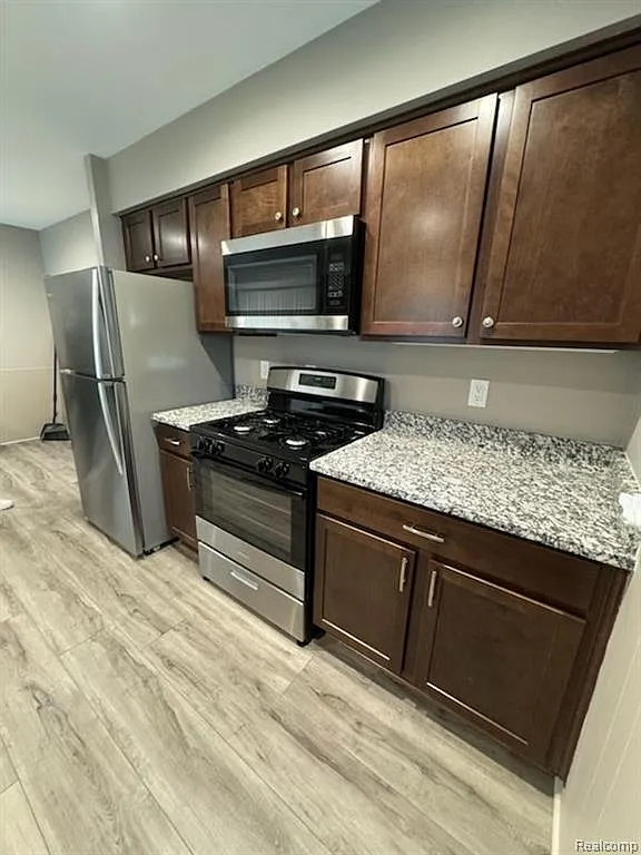 3 bed, 1.5 bath, 1580 sqft, $2,600 — Photo 2