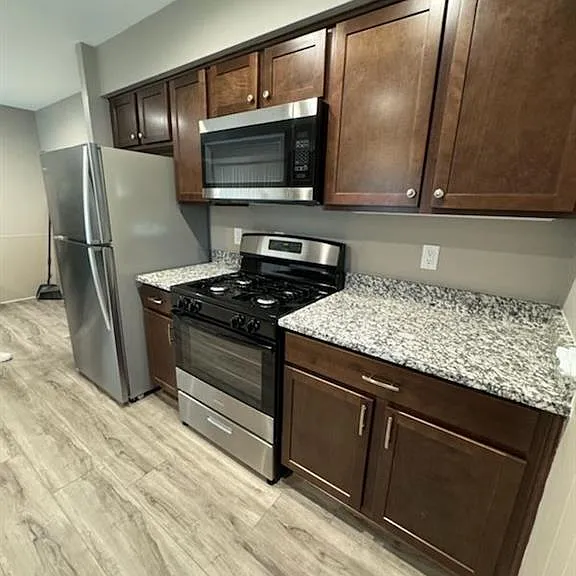 36411 Roycroft St — Photo 2