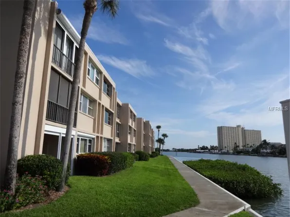 7465 Bay Island Dr S APT 212, South Pasadena, FL 33707