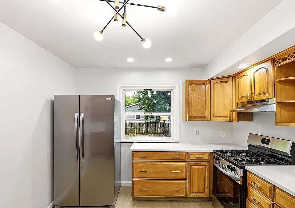 4 bed, 906 sqft, $2,850 — Photo 3