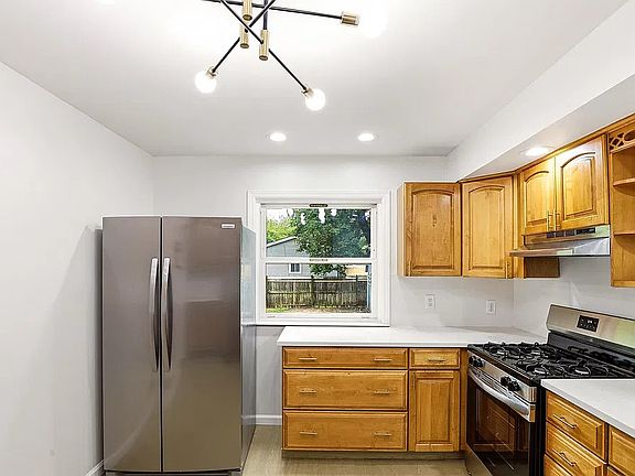 3rd image of 3050 Richmond Ave