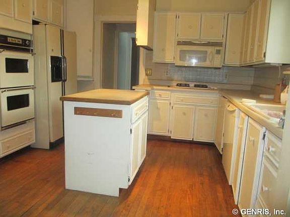 4th image of 241 Chapin St