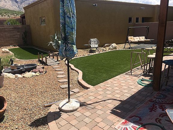 Patio w/ motorized awning