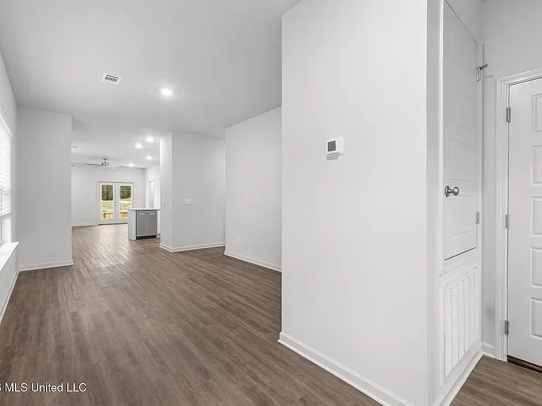 621 Stillwater Cv — Photo 8