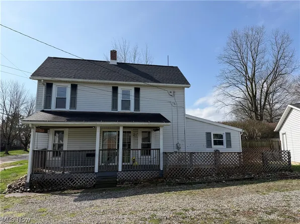 824 Goshen St SE, New Philadelphia, OH 44663