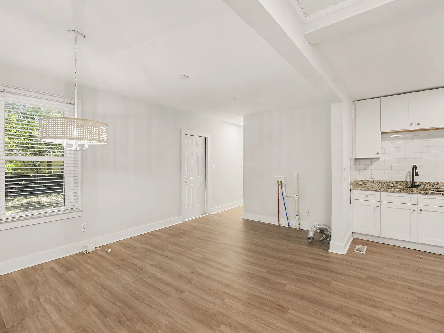 4 bed, 1190 sqft, $2,200 — Photo 3