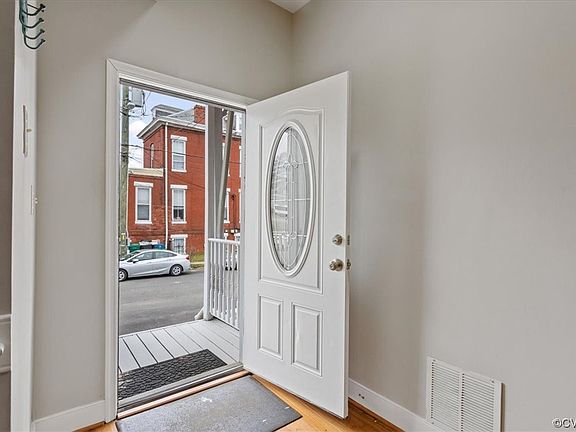 4th image of 909 Kinney St