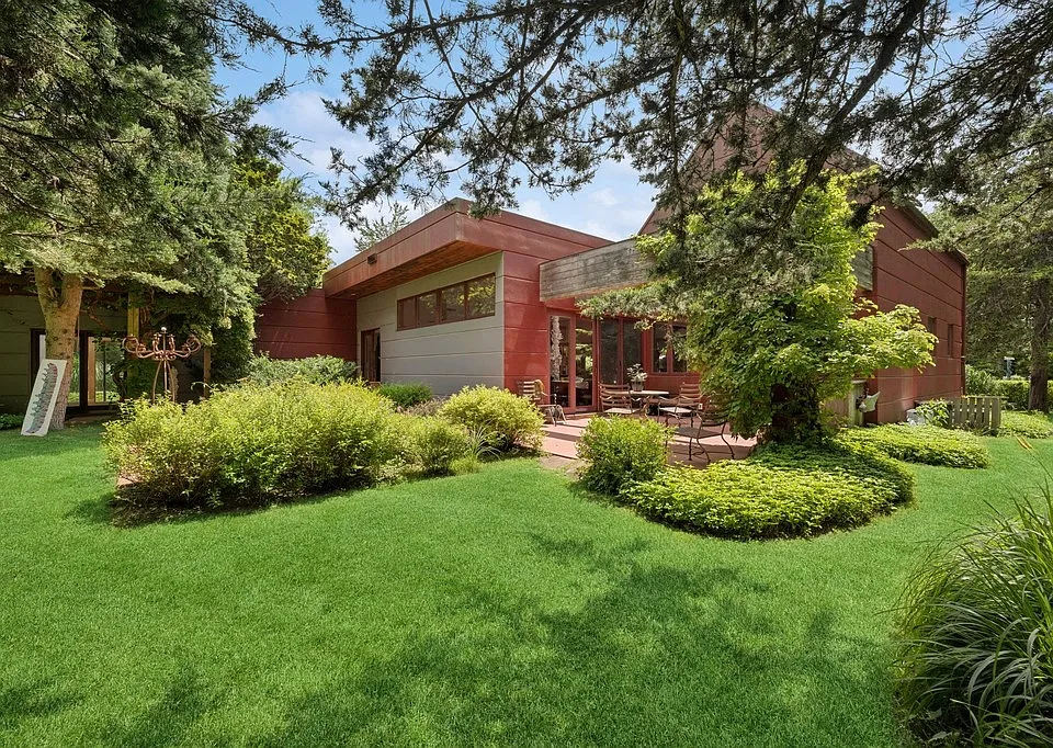 71 Greenleaf Ln