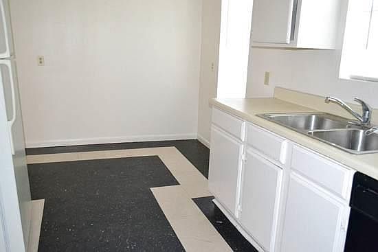 5th image of 2921 Cypress Ave