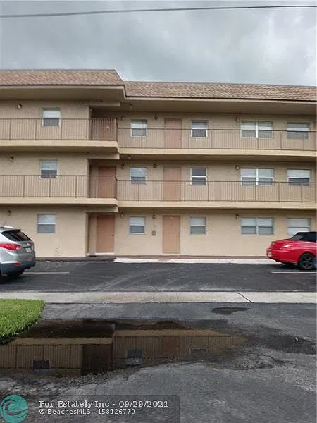 2 bed, 927 sqft, $1,900 — Photo 1