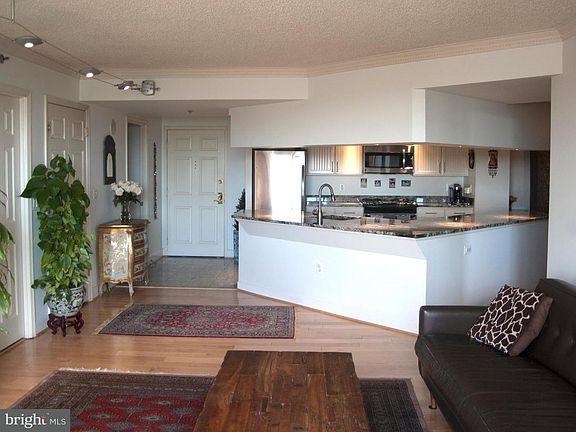 3rd image of 1276 N Wayne St APT 1222