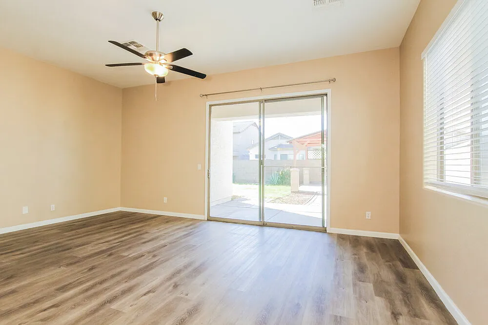 4 bed, 2.0 bath, 1880 sqft, $2,150 — Photo 3