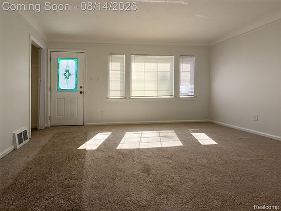 5th image of 839 Meadowdale St