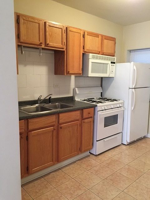 1st image of 1348 1/2 W Argyle St APT 3S