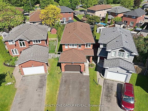 3rd image of 46 Fieldcrest Ave
