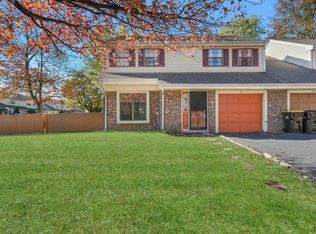 8 Green Woods Dr, Horsham, PA