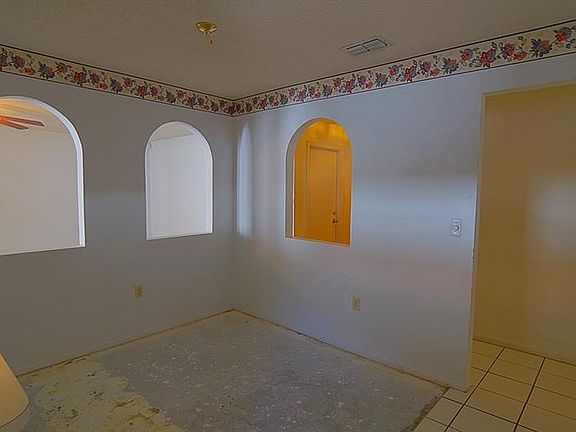 4th image of 11204 Crossmill Dr