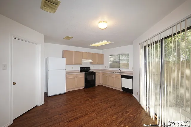 3 bed, 2.5 bath, 1548 sqft, $1,500 — Photo 4