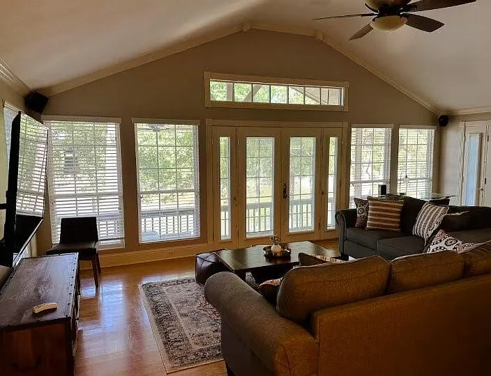 38 Martha Ln — Photo 5