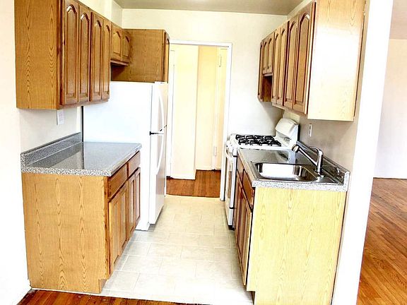 5th image of 150 Hawthorne St APT 6D