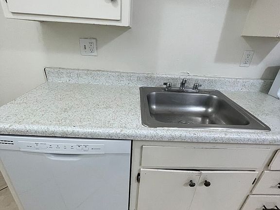 4th image of 310 N Orange Ave #11