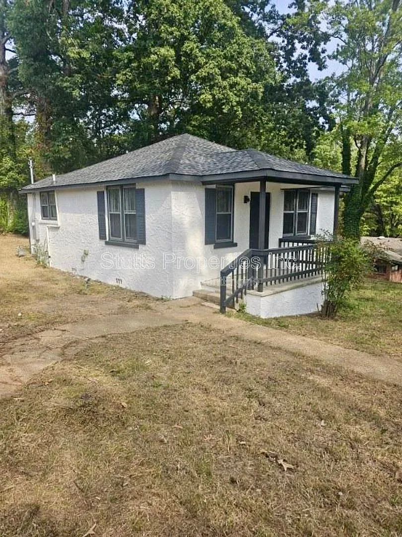 2 bed, 1.0 bath, $950 — Photo 2