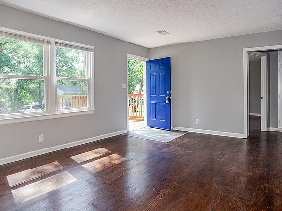 3rd image of 6612 Oxford Ave