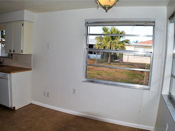 4th image of 5705 Greenwood Way