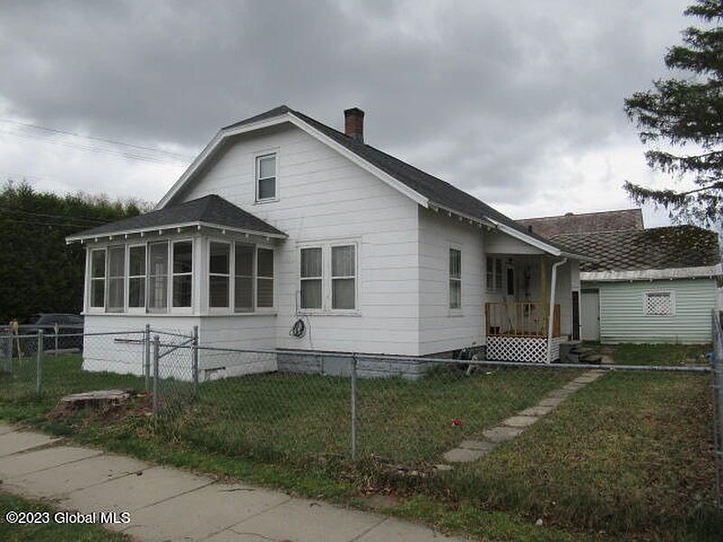 3rd image of 274 E Fulton Street