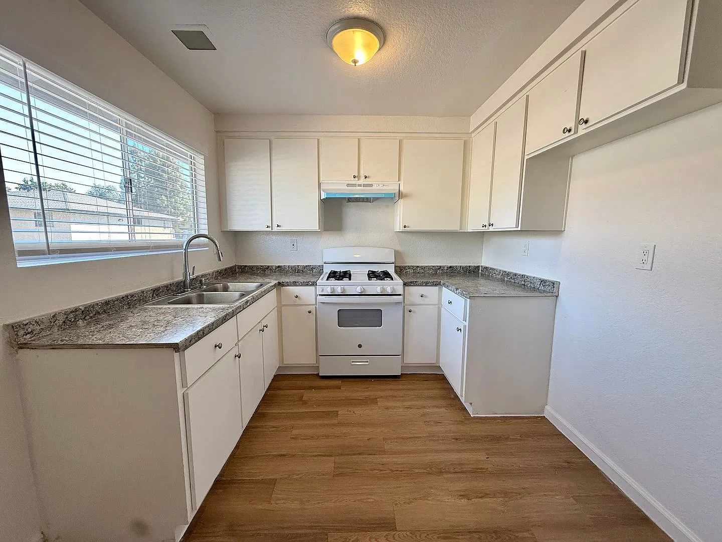 1202 Post St. — Photo 2