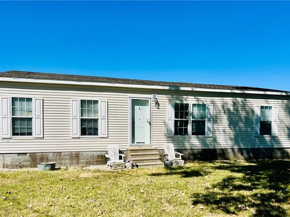 104 S 6th St, Walker, MO 64790