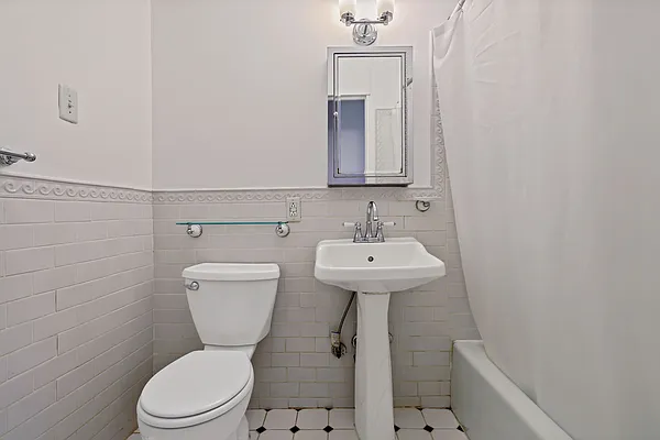 Sold by Avenue Sotheby's International Realty | media 8