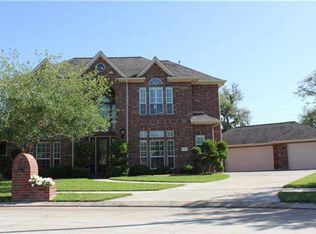 62 Southernwood Ct, Lake Jackson, TX 77566