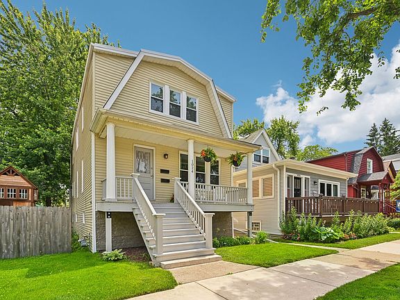 3rd image of 1024 Elgin Ave