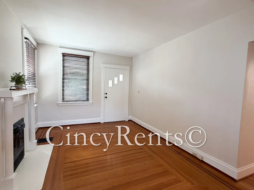 2800 Observatory Avenue Unit: 1| Neighborhood: Hyde Park | 800 Square Feet at Hyde Park — Photo 4