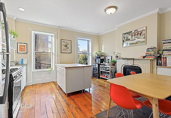 3rd image of 390A 6th Ave #2