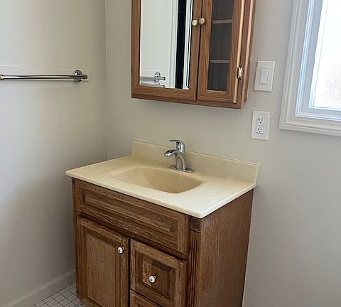 Bathroom with tile floorings and surround in tub/shower