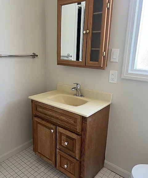 Bathroom with tile floorings and surround in tub/shower