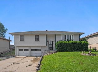 120 Highland Rd, Lansing, KS 66043