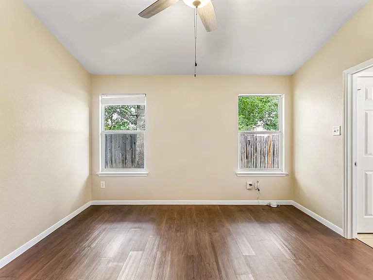 1911 Ralph C Craig Ln — Photo 21