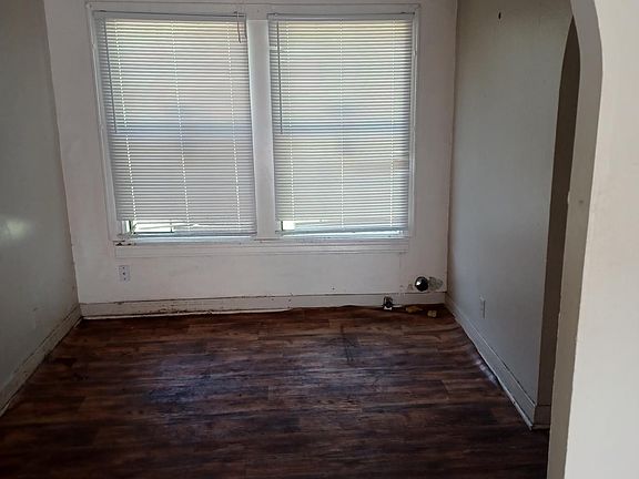 5th image of 2504 S Laurel St