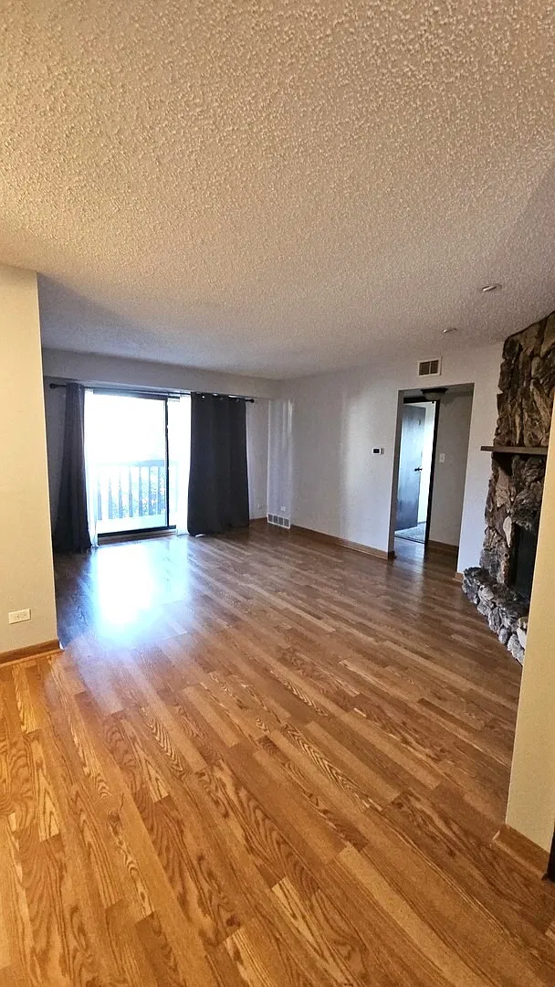 2 bed, 1100 sqft, $1,900 — Photo 3