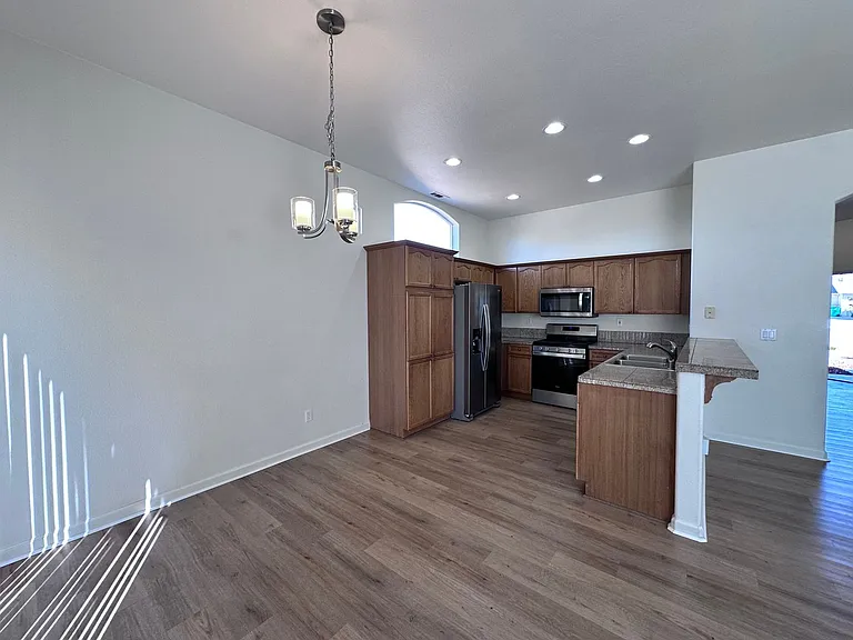 7821 Cadiz Ct — Photo 10