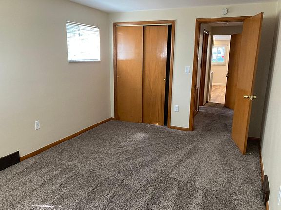 4th image of 98 W Brentridge Ave
