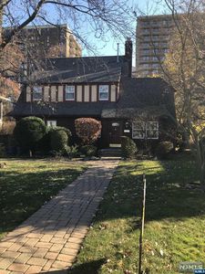 152 Summit Ave, Hackensack, NJ, 07601