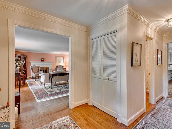 2nd image of 21 Donzi Ct