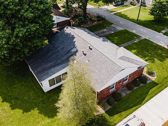 3rd image of 1325 42nd St