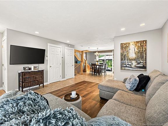 4th image of 287 Manon St