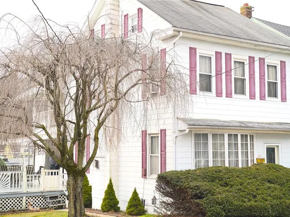 207 Chestnut St, Slatington, PA 18080